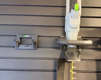 Uchwyt ścienny listwowy do nożyc do żywopłotu EGO