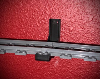 Uchwyt ścienny do torów kolejowych z klocków – (kompatybilny z LEGO)