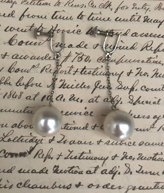 Large Vintage Faux Pearl Dangle Earrings - Screw … - image 1