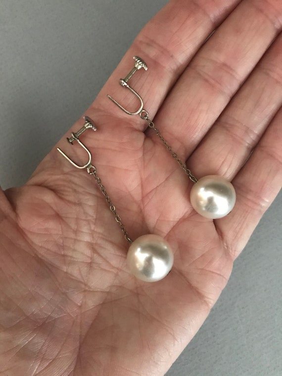 Large Vintage Faux Pearl Dangle Earrings - Screw … - image 8