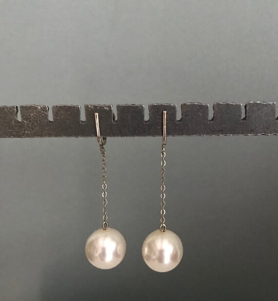 Large Vintage Faux Pearl Dangle Earrings - Screw … - image 4