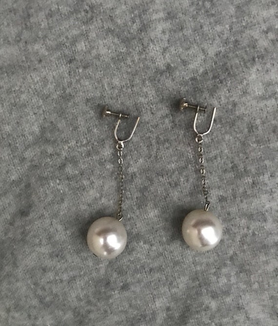 Large Vintage Faux Pearl Dangle Earrings - Screw … - image 6