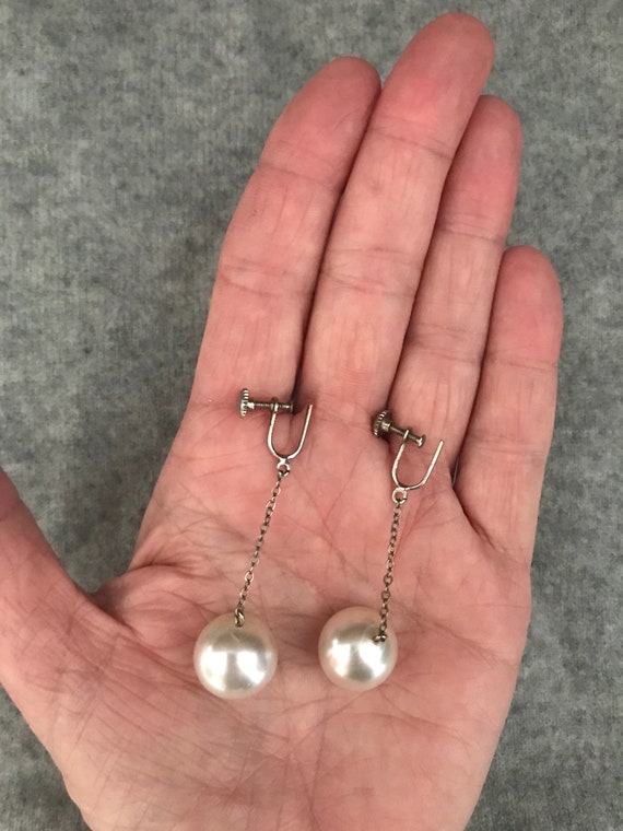 Large Vintage Faux Pearl Dangle Earrings - Screw … - image 5