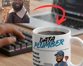 Mug plombier avec données personnalisées – Nom et dessin animé personnalisés | Cadeau amusant pour ingénieur de données, développeur SQL et analystes de données