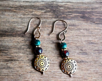 Gold plated aztèque dangle earrings with garnet and malachite, Boho gold earrings, Christmas gift, Gift for her