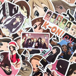 Confezione da 50 adesivi KOn, adesivi kawaii per ragazze anime, adesivi per gruppi musicali, adesivi impermeabili per cartoni animati giapponesi per bagagli, bottiglie d'acqua