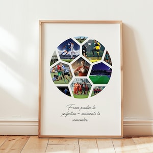 Op de afbeelding: Een ingelijst afdruk met een collage van voetbalfoto's die in de vorm van een voetbal zijn gerangschikt. De tekst "From practice to perfection - moments to remember." is onder de collage afgedrukt.