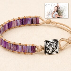 Purple rectangular-bead cord bracelet with a square decorative detail, close detail view. A personalized greeting-card example appears in the corner.
