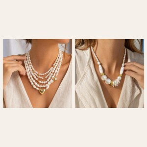 Puede incluir: Un collar de varias hileras con perlas barrocas blancas y peque&ntilde;as cuentas doradas, terminado con un dije de coraz&oacute;n dorado central, junto a un segundo collar compuesto por perlas blancas grandes y cuentas transparentes con detalles dorados.