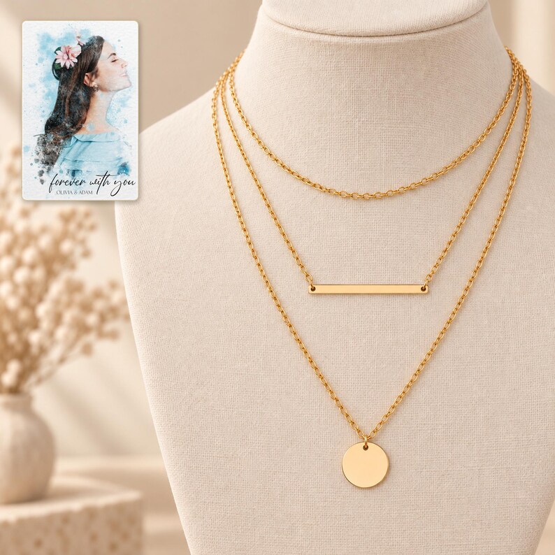 Close view of the necklace trio showing fine oval chain links, the narrow bar with end holes and the smooth circular pendant. A personalized digital greeting card is shown alongside.
