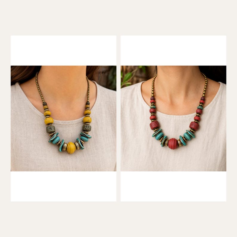 Puede incluir: Dos collares con cuentas redondas y en forma de disco en amarillo, azul cerceta y gris oscuro a la izquierda, y rojo, azul cerceta y gris oscuro a la derecha. Ambos collares est&aacute;n ensartados en una cadena met&aacute;lica con peque&ntilde;as cuentas espaciadoras de lat&oacute;n.