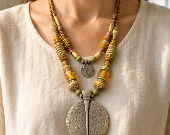 Collier de perles beige et bronze, bijou bohème fait main, cadeau artisanal pour elle