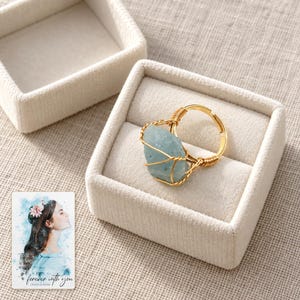 Blue Wire Wrapped Ring, gift box view. A personalized digital greeting card is shown alongside.