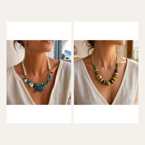 Puede incluir: Dos collares mostrados lado a lado. El collar izquierdo presenta perlas blancas, cadena dorada y dijes azules que incluyen un caballito de mar. El collar derecho consiste en cuentas verdes y doradas con esferas met&aacute;licas texturizadas.