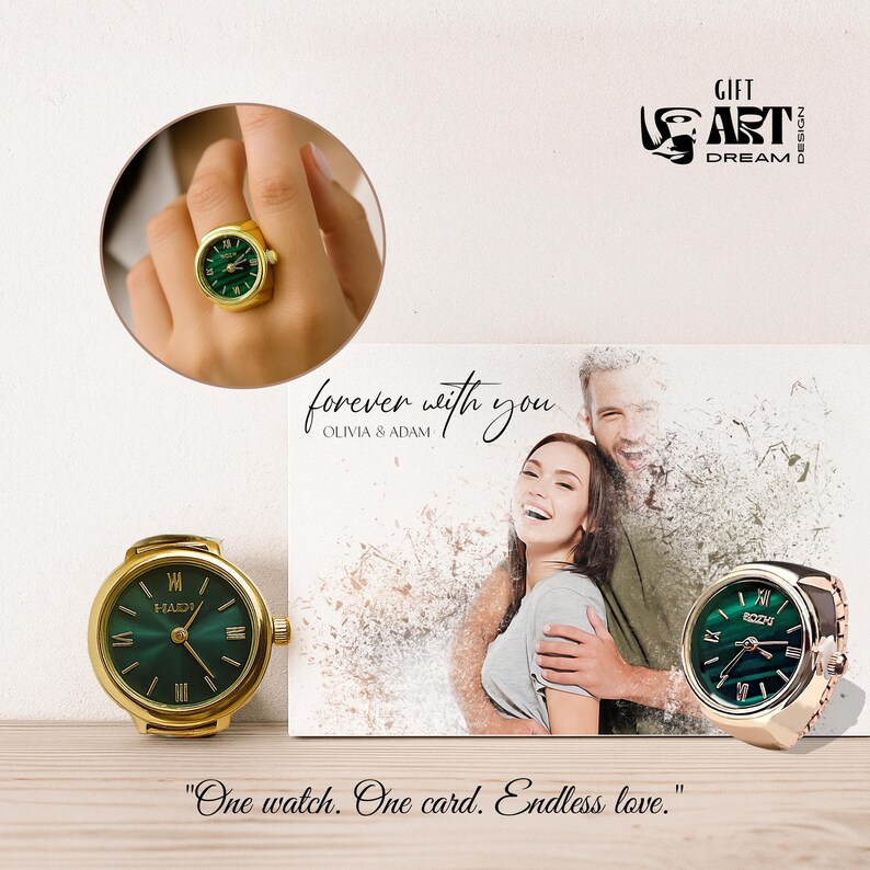 Peut inclure: Une montre-bague dor&eacute;e avec un cadran vert et des chiffres romains. L'image comprend une carte avec un couple et le texte "forever with you". La phrase "One watch. One card. Endless love." est &eacute;galement pr&eacute;sente.