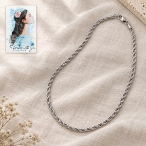One twisted rope chain in a relaxed oval on softly folded oatmeal linen. A personalized digital greeting card is shown alongside.