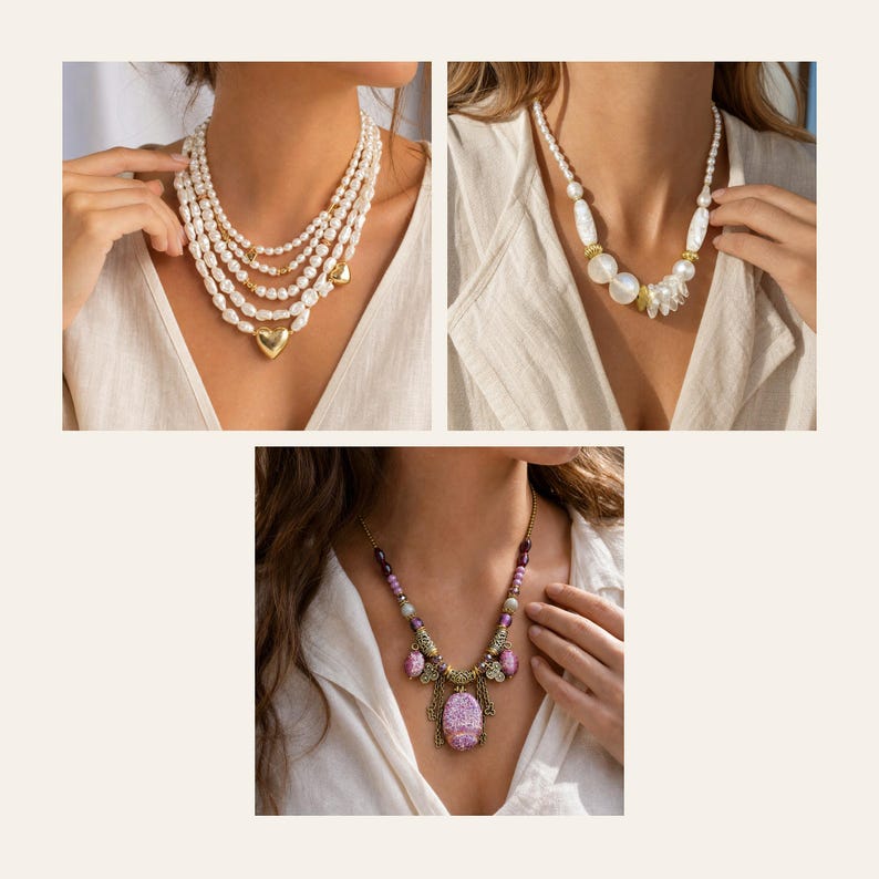 Puede incluir: Una colecci&oacute;n de tres collares: un collar de varias hileras de perlas blancas con un dije de coraz&oacute;n dorado, un collar de una sola hilera con cuentas blancas grandes y detalles dorados, y un collar de cuentas moradas con un dije de metal.