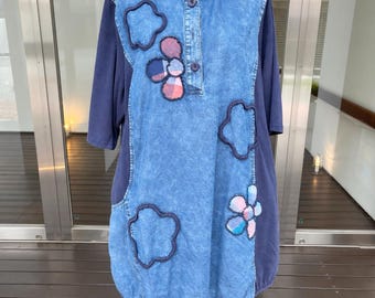 MACHIKO KIKUCHI Blauwe denimlook tuniek met bloemenapplicatie – Japans design uit Japan, nieuwe kawaii