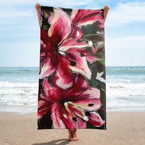 Floral Beach Towel – Artistic Red Flower Print Bath Sheet for Pool & Travel