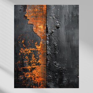 Peut inclure: &OElig;uvre d'art abstraite pr&eacute;sentant un gros plan d'une surface patin&eacute;e. L'image est divis&eacute;e verticalement, le c&ocirc;t&eacute; gauche montrant de la peinture noire &eacute;caill&eacute;e r&eacute;v&eacute;lant de l'orange rouill&eacute;. Le c&ocirc;t&eacute; droit affiche de la peinture gris fonc&eacute; textur&eacute;e.