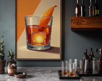 Könnte beinhalten: Eine Nahaufnahme eines Glases Whisky mit einer Orangenschalen-Garnitur und Eiswürfeln. Das Glas steht auf einer beigefarbenen Oberfläche mit einem diagonalen orangefarbenen und weißen Hintergrund.