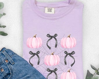 Comfort Colors® pastelkleurige pompoen-T-shirt | T-shirt met pompoenpatch | Esthetisch shirt voor de herfst | Overhemd herfstoogst | Seizoensshirt pompoen