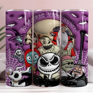 Peut inclure: Un gobelet en acier inoxydable avec des personnages de "L'&Eacute;trange No&euml;l de Monsieur Jack" sur fond violet. Le design comprend Jack Skellington, Sally et d'autres personnages, avec le titre du film.