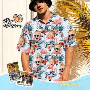 Può includere: Camicia a maniche corte con un design personalizzato con facce di bambini con occhiali da sole, fenicotteri rosa e fiori tropicali su sfondo azzurro. La camicia ha il testo "Over 56 Patterns".
