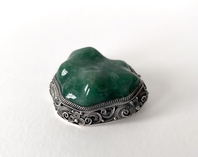 Antique Chinese Export Brooch – Aventurine & Silver Filigree – Early 20th Century