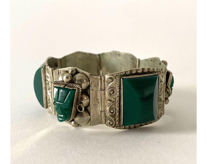 Vintage Mexican TAXCO Bracelet in Sterling Silver 925 from the 1940s with Green Onyx and Carved Aztec Motifs