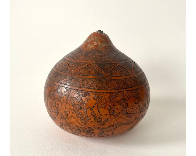 Hand-Carved Gourd from Peru – Traditional Andean Folk Art, Late 19th Century