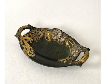 フランスのアンティーク アール ヌーボー様式のブロンズ プラーク。 N