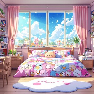 Può includere: Una camera da letto rosa e bianca con una grande finestra, un letto con un piumone con motivi di personaggi dei cartoni animati colorati, una scrivania con un computer e una libreria piena di libri e immagini incorniciate.