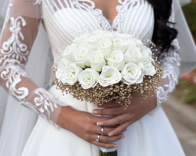 Pearl-Embellished White Rose Bouquet for Weddings, Henna Nights & Ceremonies kinagecesi