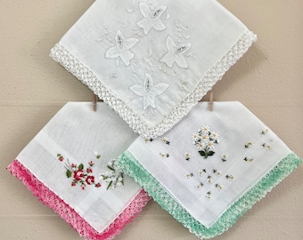 Vintage Tatted Hankies / Tatting Edged Handkerchiefs / Ladies Hankies