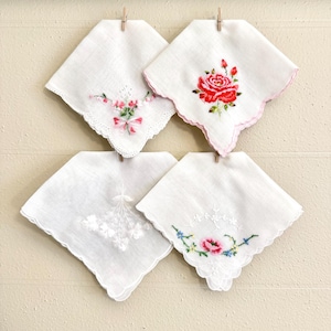 Vintage Embroidered Flower Hankies / Vintage Flower Handkerchiefs / White Ladies Hankies / Vintage Snot Rags