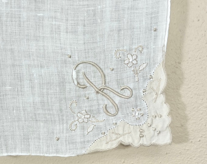 Vintage R Monogrammed Hankie / White Letter R / Monogrammed R Wedding ...