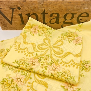 Vintage Yellow Floral Pillowcase set / Pair of Floral Pillowcases / Vintage Bedding