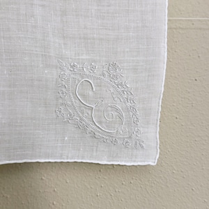 White Vintage E Hankie / Personalized E Hankerchief / White Ladies E Hankie / E Wedding Hankie / Something Old