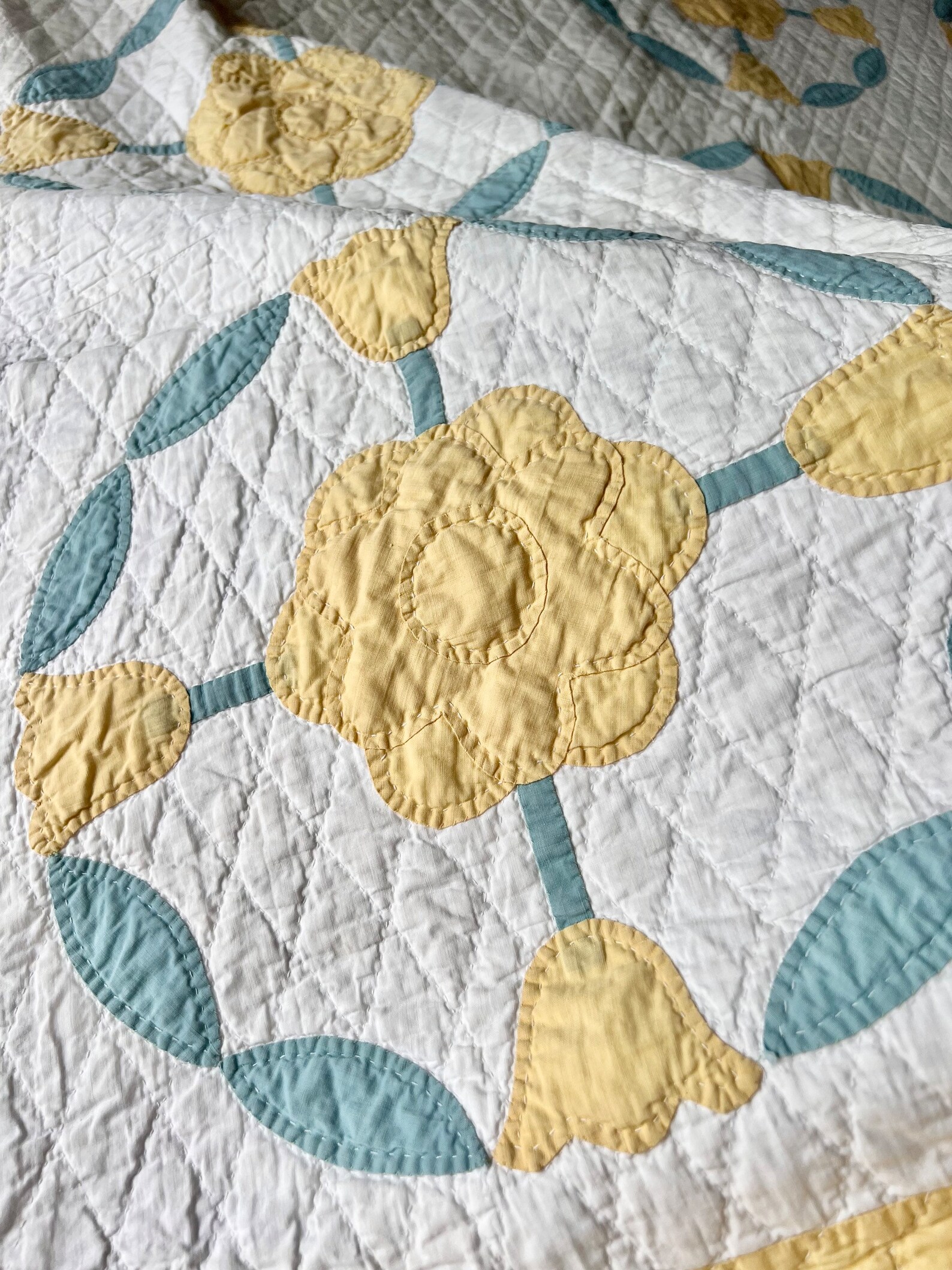 Vintage Flower Appliqué Quilt / Yellow Flower Quilt / Hand Etsy