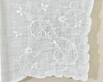 Vintage B Monogrammed Hankie / Pretty Letter B / Madeira Monogrammed B Wedding Handkerchief / Ladies Hankie