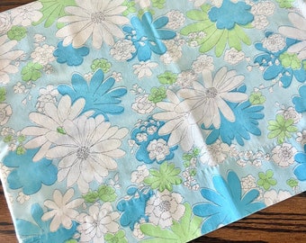 ONE Vintage Floral Pillowcase / Single Floral Pillowcase / Vintage Bedding