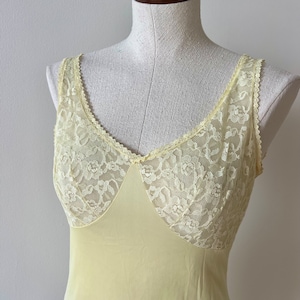 Vintage Negligee Slip / Yellow Lace Negligee Slip / 1960’s Vintage Fashion / Boudoir Fashion