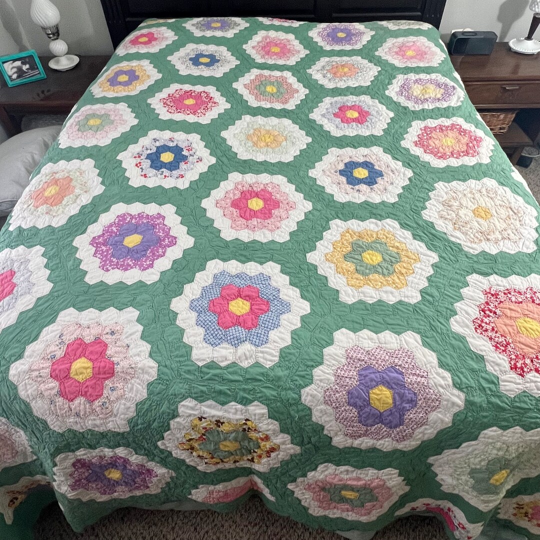 Vintage Grandmothers Flower Garden Quilt / Green Multi Flower Garden