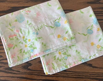 Vintage Floral Pillowcase set / Pair of Floral Pillowcases / Vintage Bedding