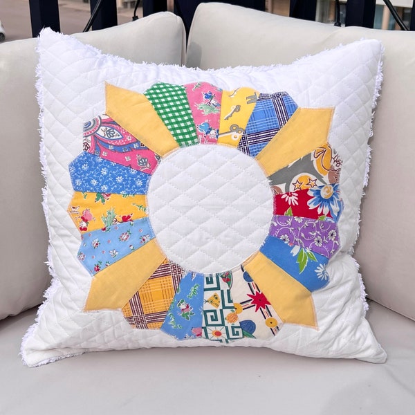 Vintage Friendship Circle Quilt Pillow COVER  / Vintage Dresden Plate Quilt Pillow Sham / Dresden Plate Quilt Block Square Pillow Cover