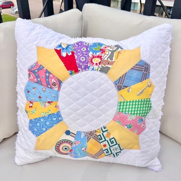 Vintage Friendship Circle Quilt Pillow COVER  / Vintage Dresden Plate Quilt Pillow Sham / Dresden Plate Quilt Block Square Pillow Cover