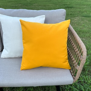Customized outdoor pillowcases, fade-resistant back pillows, outdoor throw pillowcases, yellow outdoor throw pillows.