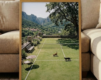 Stampa di un gatto ricco e viziato – Arte da parete per campi da tennis, Poster vintage estivo europeo, Arredamento di lusso per country club, Fotografia divertente di animali domestici, Arte estetica
