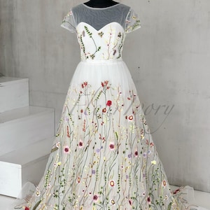 KLAAR schip kleurrijke trouwjurk bloemen trouwjurk boho trouwjurk geborduurde trouwjurk romantische trouwjurk
